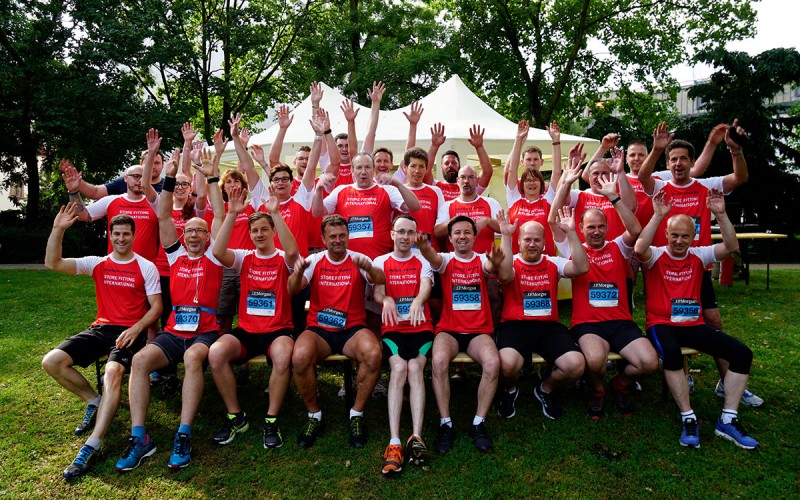 Münch+Münch J.P. Morgan-Lauf 2018 - Gruppenfoto am Firmen-PartyPoint