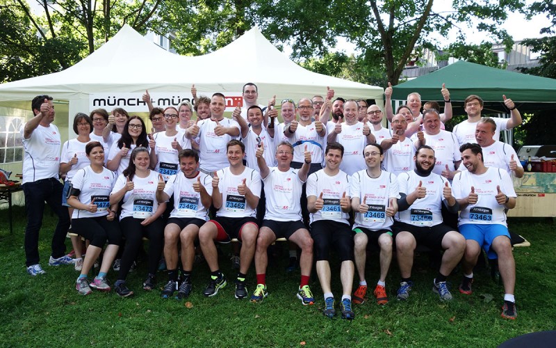 Münch+Münch J.P. Morgan-Lauf 2017 - Gruppenfoto am Firmen-PartyPoint