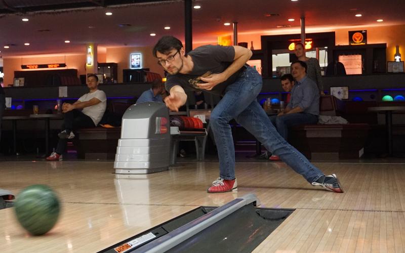 Münch+Münch Teamevent Bowling - Bowler beim Wurf