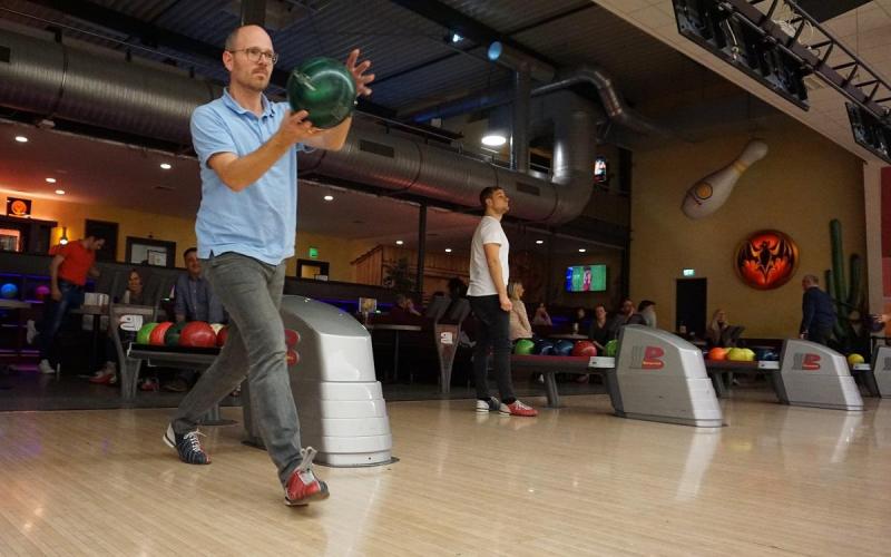 Münch+Münch Teamevent Bowling - Bowler vor dem Abwurf