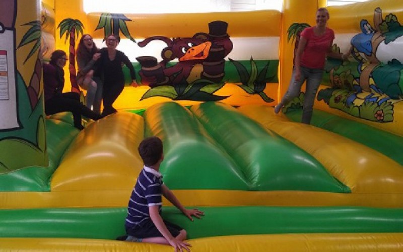 Münch+Münch Familiensommerfest 2017 - Belagerte Hüpfburg