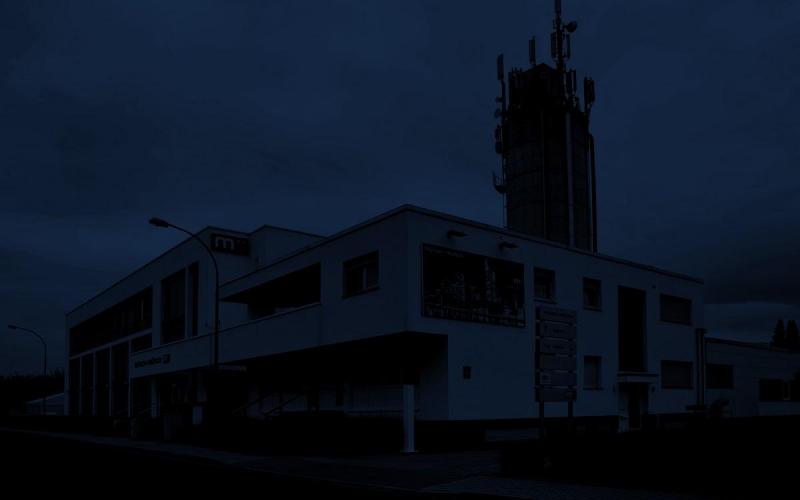 Münch+Münch Earth Hour - Unbeleuchtetes Firmengebäude im Dunkeln