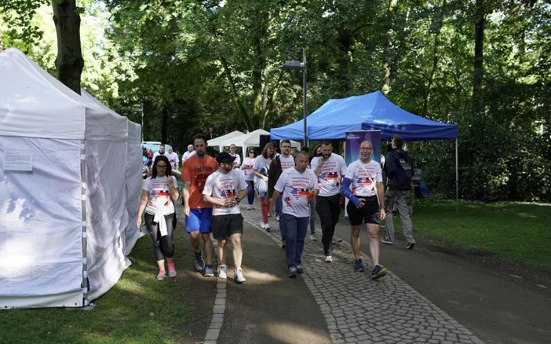 Münch+Münch J.P. Morgan-Lauf 2019 - Fangruppe in der Grünanlage