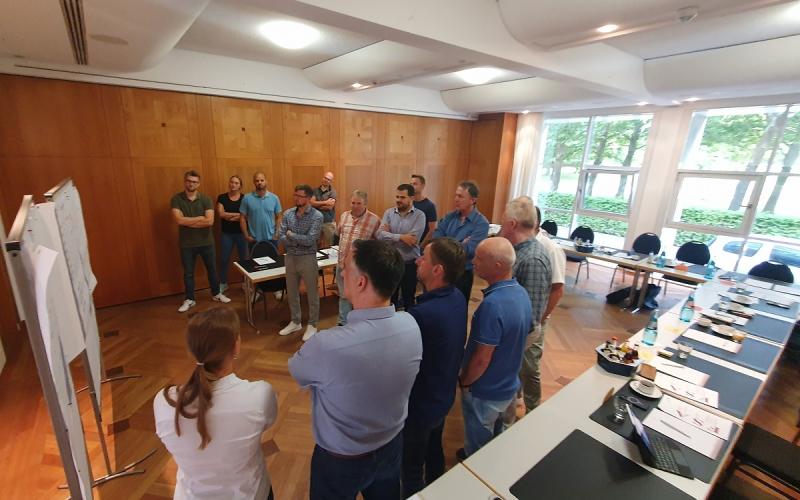 Münch+Münch Führungskräfteseminar - Gruppe im Seminarraum
