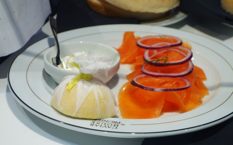 Münch+Münch Projekt Caviar House & Prunier Retail Store Flughafen Frankfurt - Exquisite Speisen auf Teller