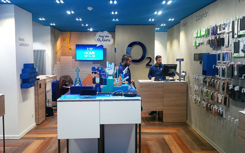 Münch+Münch O2 Projekt Shop of the future - Store Frankfurt mit Mittelraummobiliar