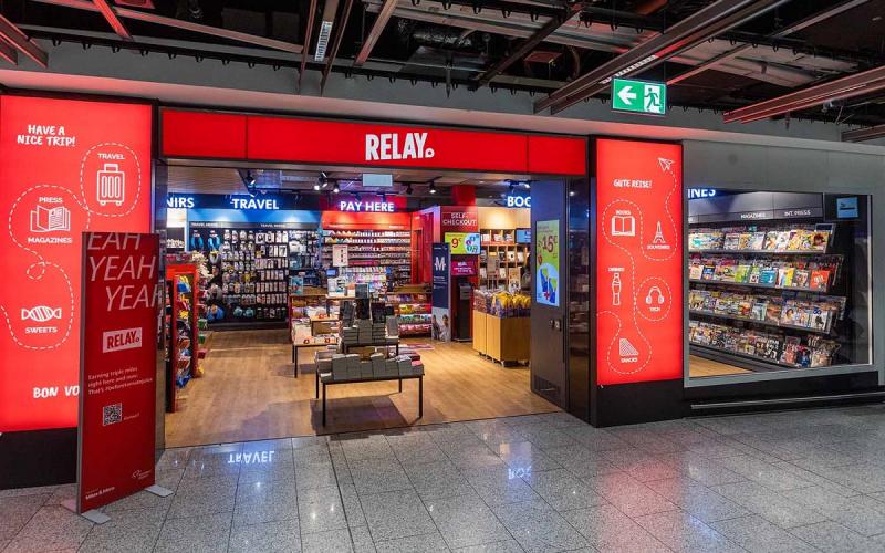 Münch+Münch Relay Frankfurt Flughafen, T1A airside - Blick von außen in den Store