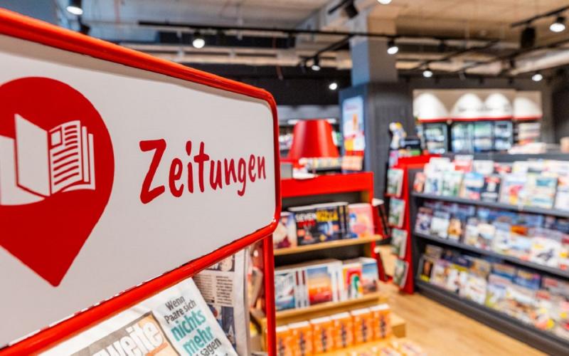 Münch+Münch Relay Paderborn Hbf - Beschilderung Zeitungen