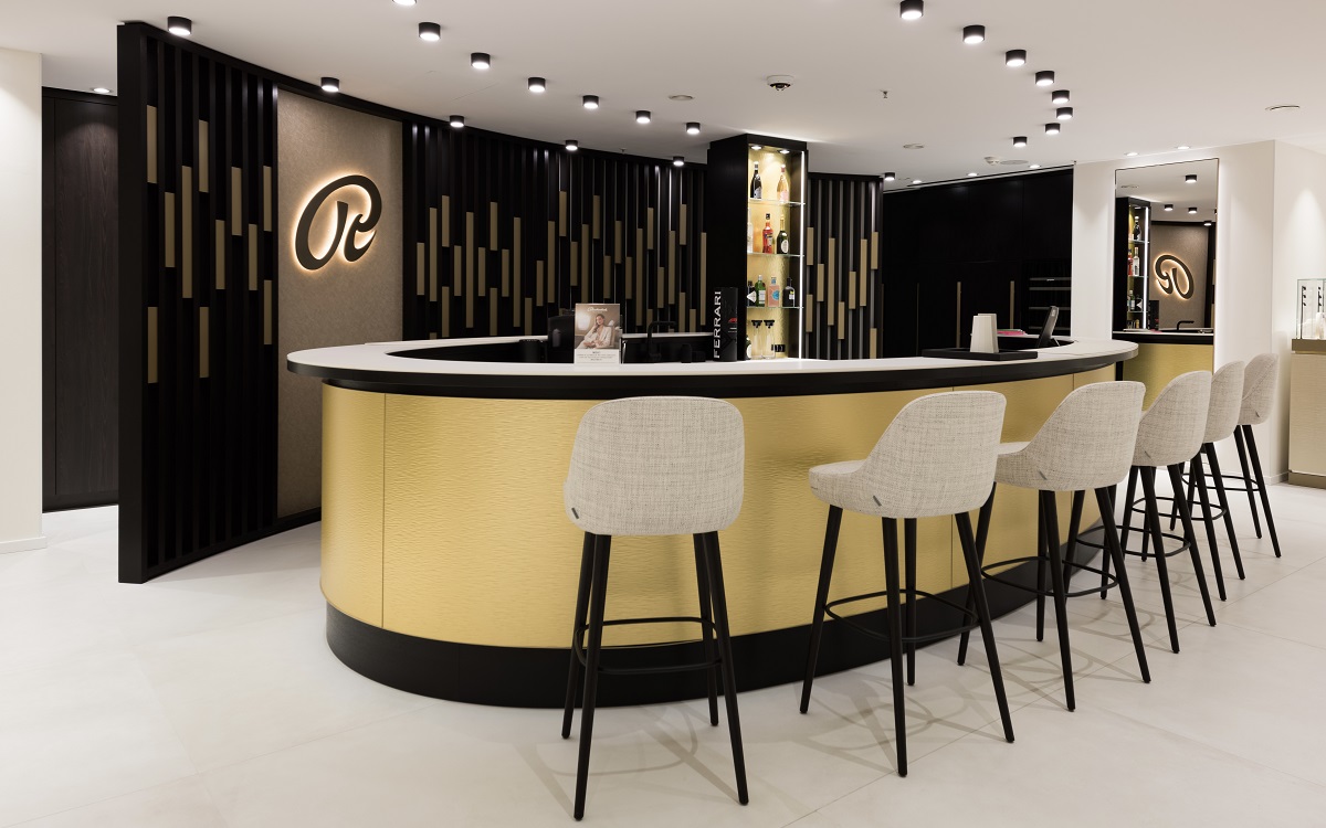 Münch+Münch Rüschenbeck Leipzig - Ovale Bartheke