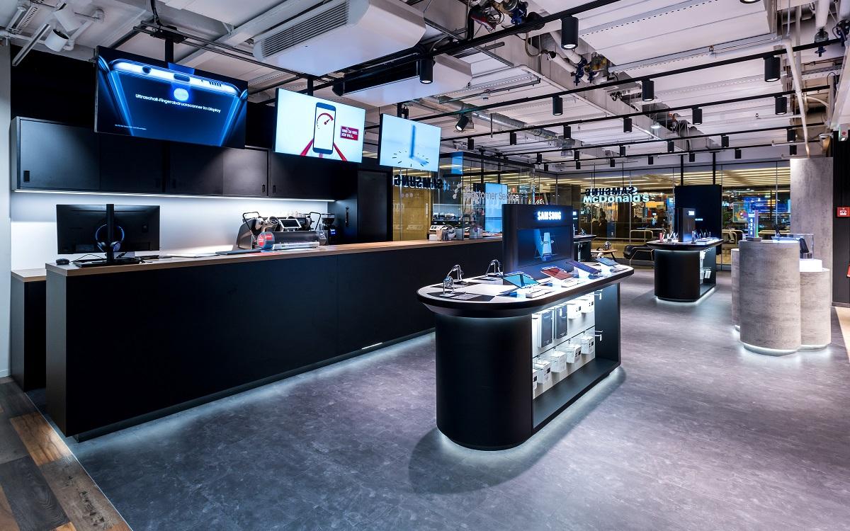 Münch+Münch Samsung Store Flughafen Frankfurt - Cafébar und Reparaturservice-Theke