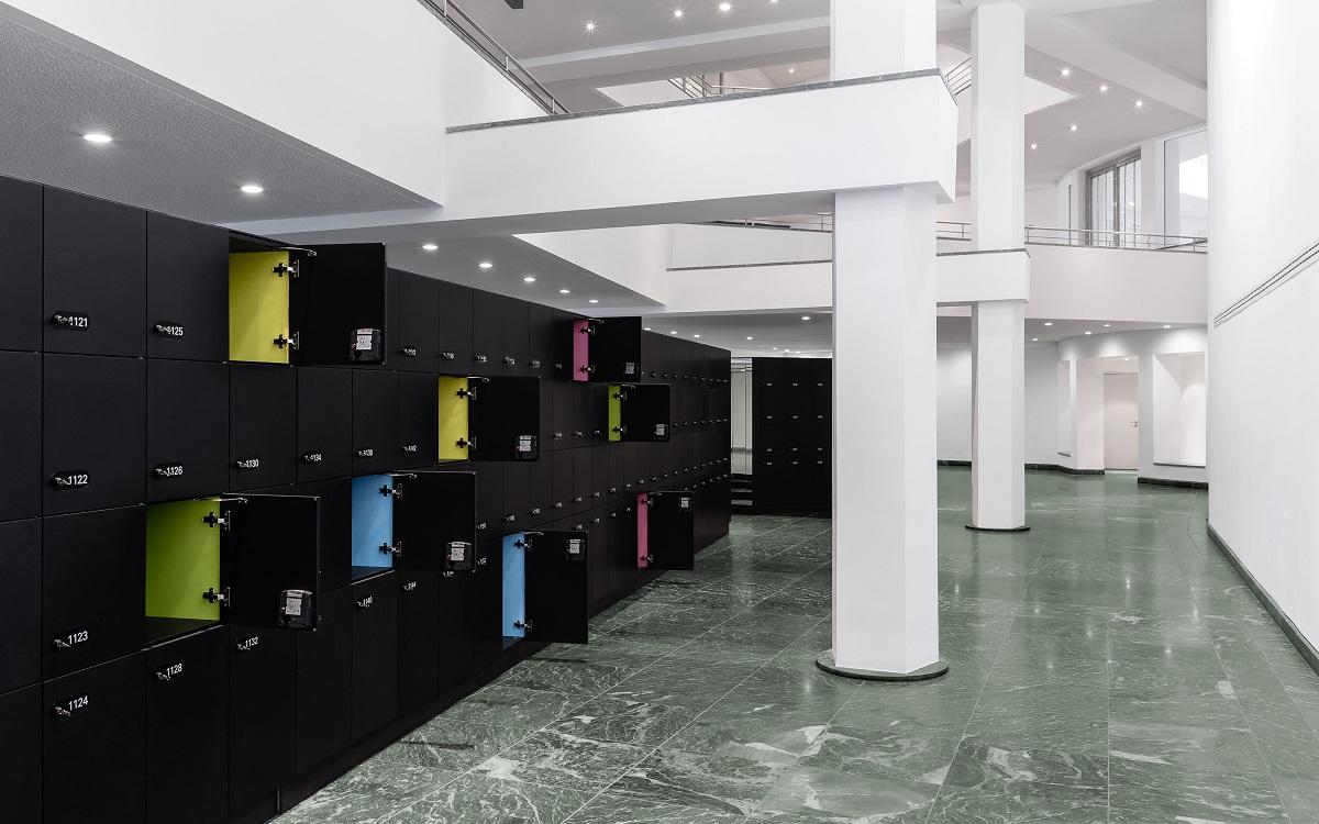 Münch+Münch Projekt Kulturforum Berlin - Schließfachanlage mit geöffneten Türen