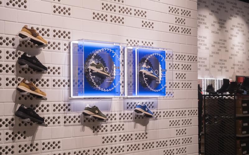 Münch+Münch Strauss - Highlight-Präsenter an Ziegelsteinwand