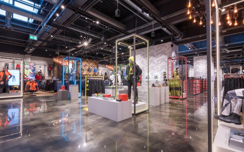 Münch+Münch Strauss - Bunt leuchtende Cubes im Workwearstore