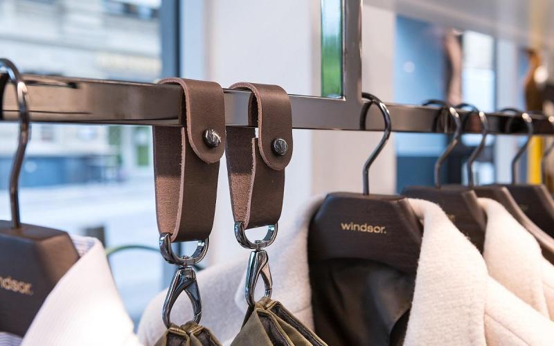 Münch+Münch Projekt Windsor-Store Frankfurt - Detail Produktaufhängung Leder
