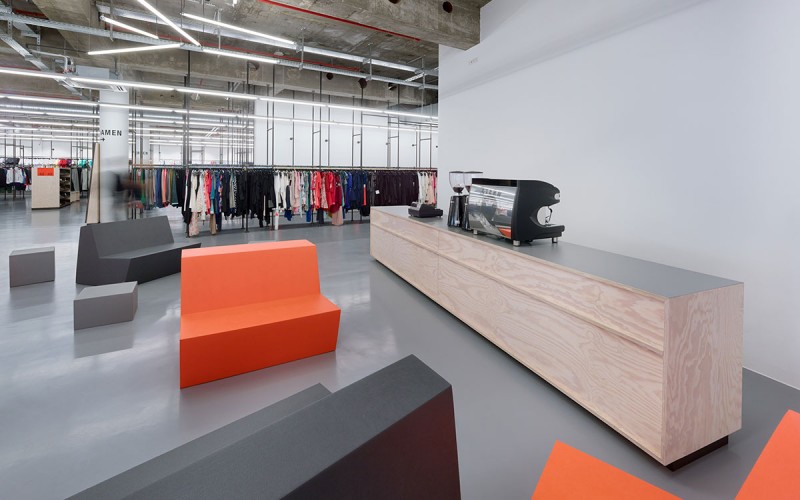 Münch+Münch Projekt Zalando Outlet Frankfurt - Loungebereich mit Tresen