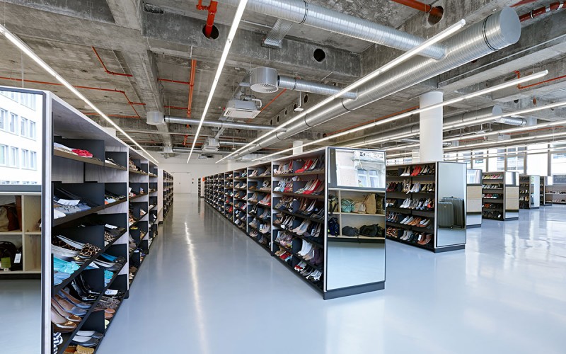 Münch+Münch Projekt Zalando Outlet Frankfurt - Schuhregale mit Spiegelflächen