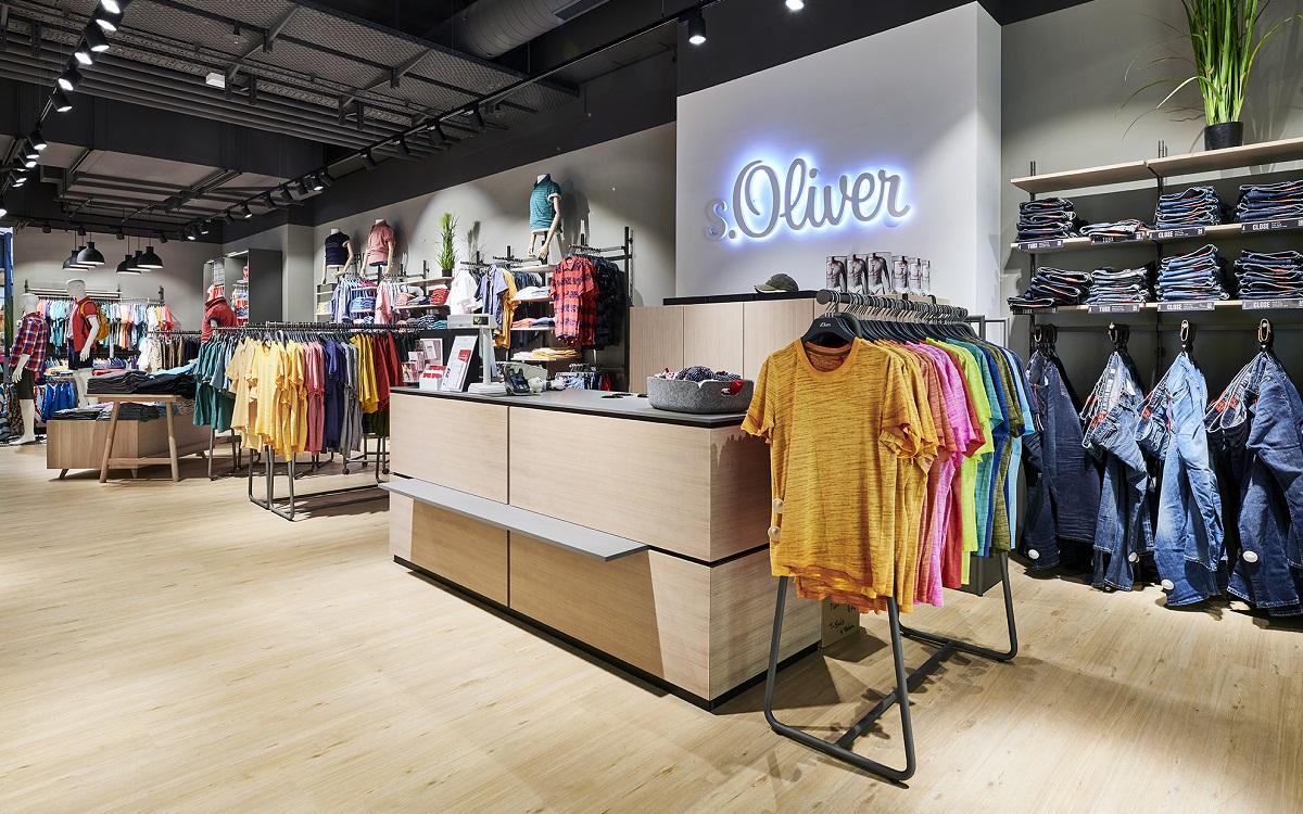 Münch+Münch Projekt s.Oliver - Kassenbereich mit hinterleuchtetem Logo